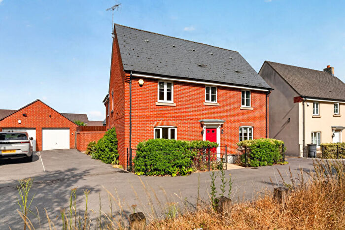 4 Bedroom Detached House For Sale In Bunce View, Bracknell, RG12