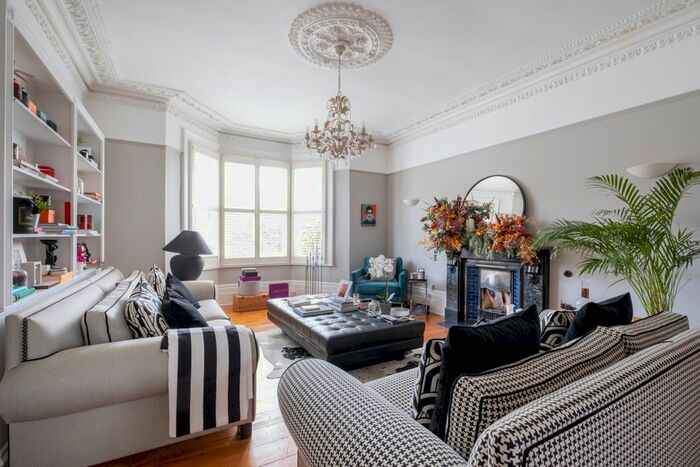 6 Bedroom Semi-Detached House To Rent In Lewin Road, London, SW16