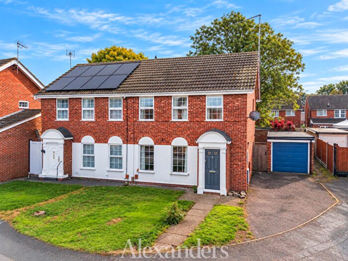 3 Bedroom Semi-Detached House For Sale In Abbotts Close, Syston, LE7