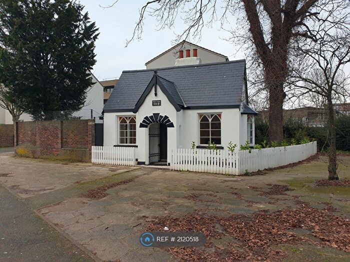 2 Bedroom Detached House To Rent In Willow Grove, London, E13