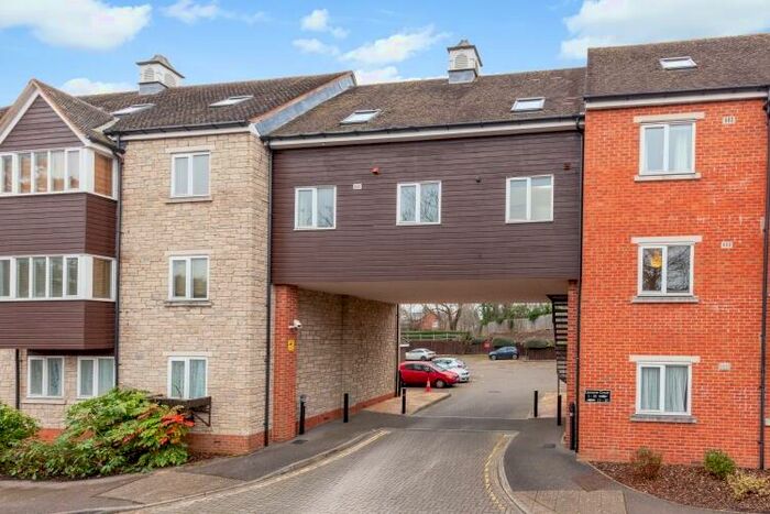 2 Bedroom Apartment To Rent In Linacre Court, Headington, OX3