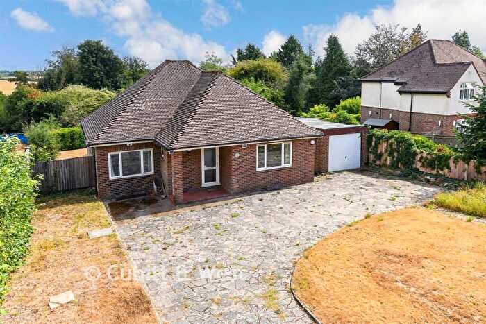 4 Bedroom Chalet For Sale In Tupwood Lane, Caterham, Surrey, CR3