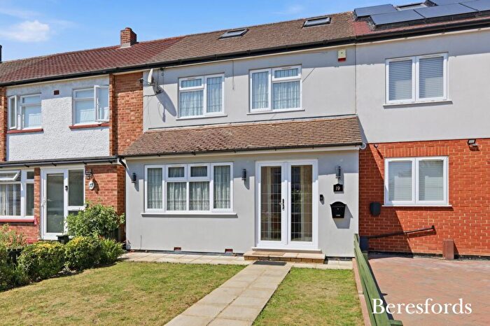 3 Bedroom Terraced House For Sale In Blyth Walk, Upminster, RM14