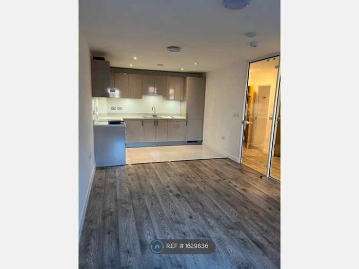 1 Bedroom Flat To Rent In Peach Street, Wokingham, RG40