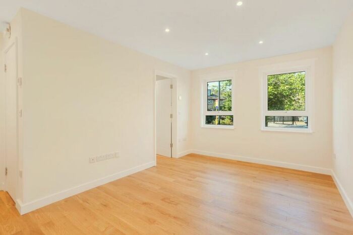 Studio To Rent In Frederick Road, Southwark, SE17