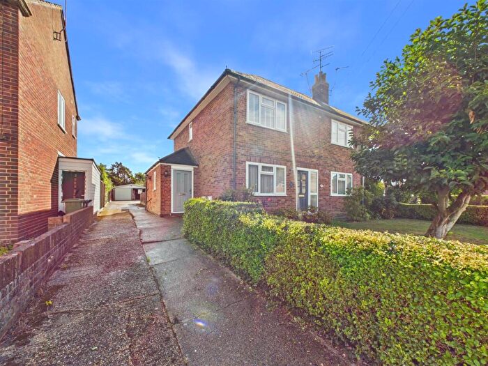 2 Bedroom Maisonette For Sale In Barnsbury Avenue, Aylesbury, Buckinghamshire, HP20