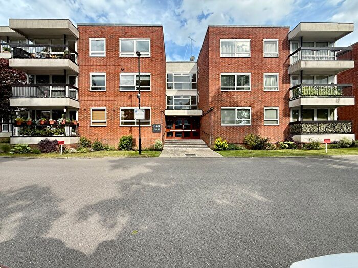 2 Bedroom Flat To Rent In Hendon Lane, London, N3