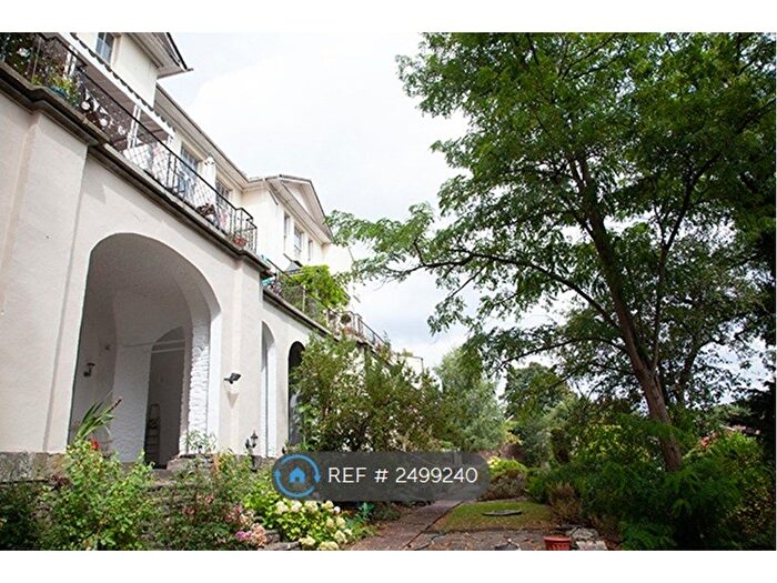 3 Bedroom Flat To Rent In Park Road, Bristol, BS16