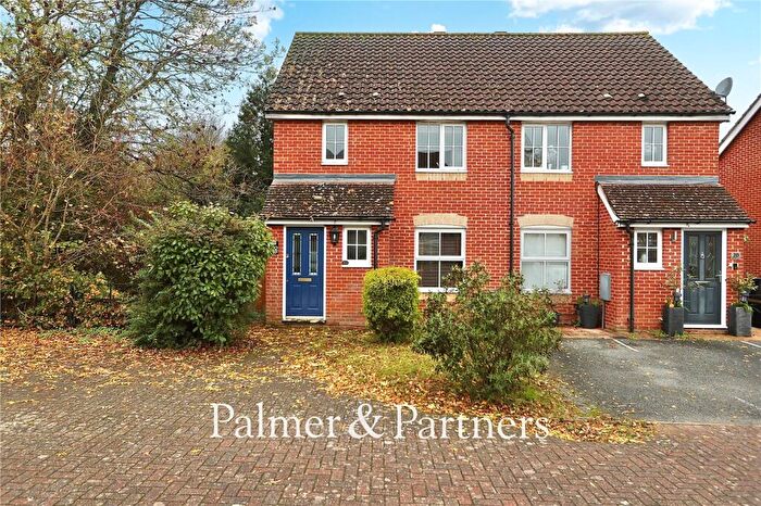 3 Bedroom Semi Detached House For Sale In Oak Eggar Chase, Pinewood, Ipswich, Suffolk, IP8