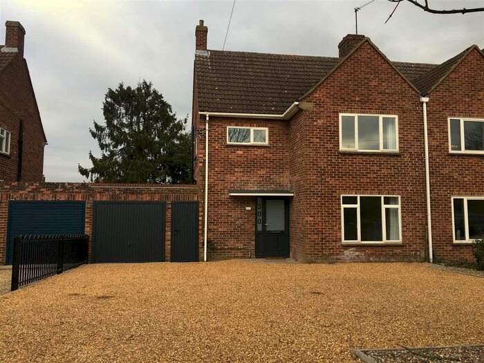 3 Bedroom Semi-Detached House To Rent In Histon Road, Cambridge, CB4