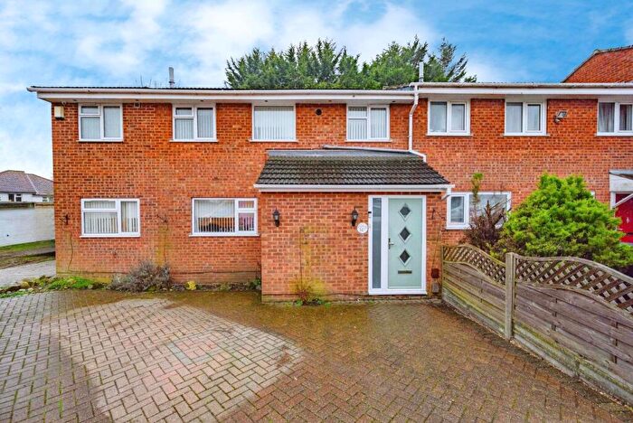 4 Bedroom End Of Terrace House For Sale In Dunsmore Road, Luton, Bedfordshire, LU1