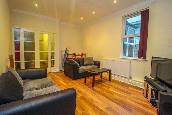 2 Bedroom Flat To Rent In Shirley Road, Roath, Cardiff, CF23