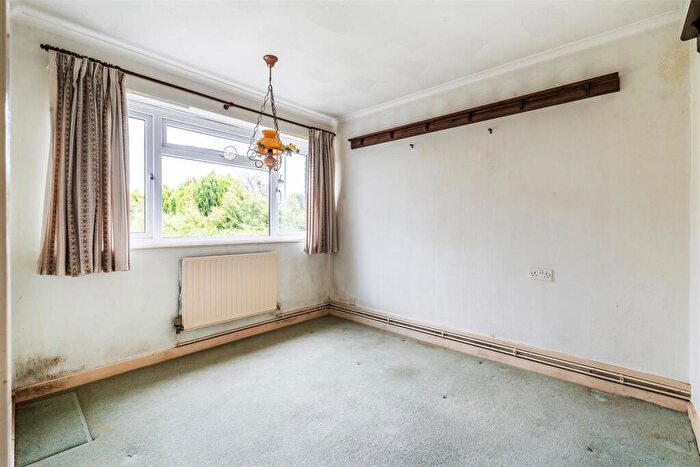 3 Bedroom Maisonette For Sale In Moat Court, Ashtead, KT21