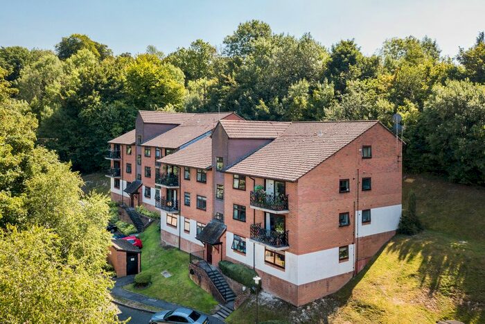 1 Bedroom Flat To Rent In Hillside Road, Whyteleafe, CR3