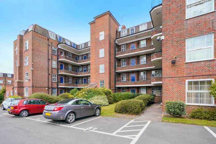 2 Bedroom Flat To Rent In Western Avenue, London, W5