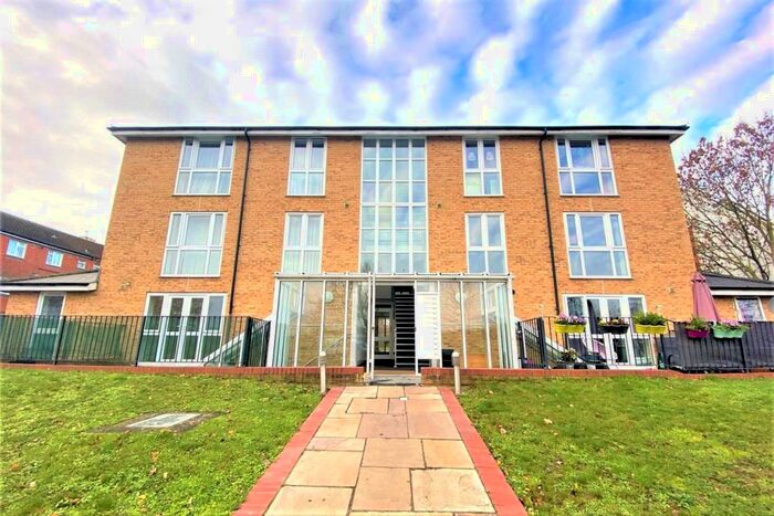 2 Bedroom Apartment To Rent In London Road, Mitcham Junction, Mitcham, CR4