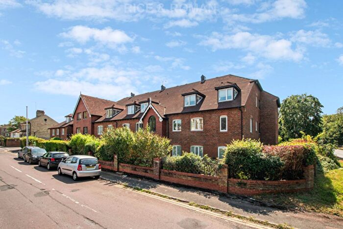 2 Bedroom Flat To Rent In Holly Court, Leatherhead, KT22
