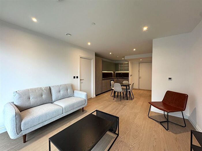 1 Bedroom Flat To Rent In Potters Road, Chelsea, London, SW6