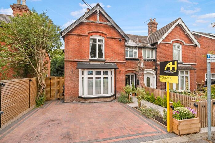 3 Bedroom Semi-Detached House For Sale In Junction Road, Andover, SP10
