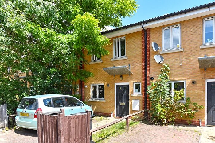 2 Bedroom Detached House To Rent In Shalbourne Square, Hackney Wick, E9