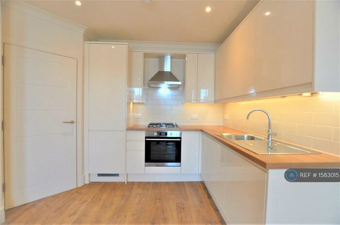 1 Bedroom Flat To Rent In High Road, London, N2