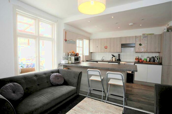 3 Bedroom Detached House To Rent In Hollingdean Terrace, Brighton, BN1