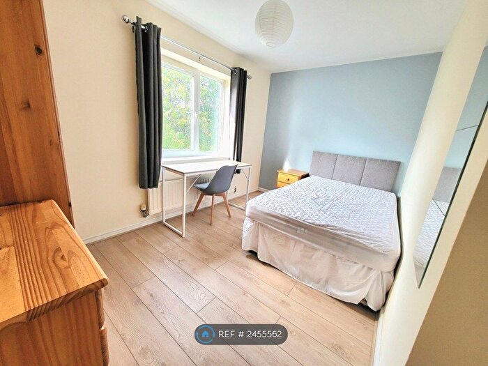 4 Bedroom Terraced House To Rent In Lauderdale Crescent, Manchester, M13