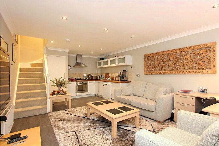 2 Bedroom Mews House To Rent In Shrewsbury Mews, Notting Hill, W2