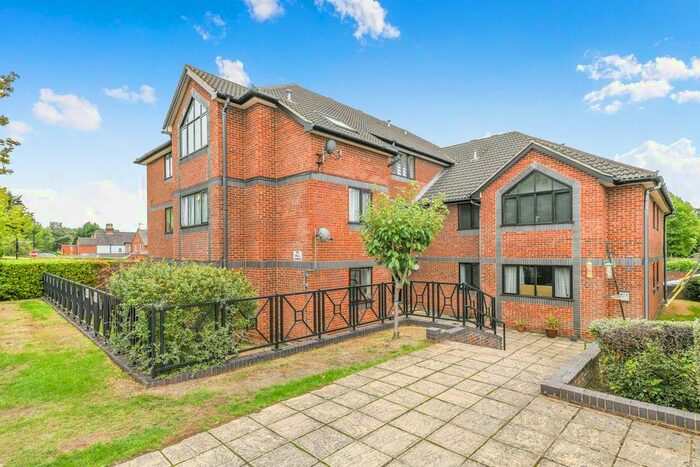 1 Bedroom Flat To Rent In Wellesley Gate, East Station Road, GU12