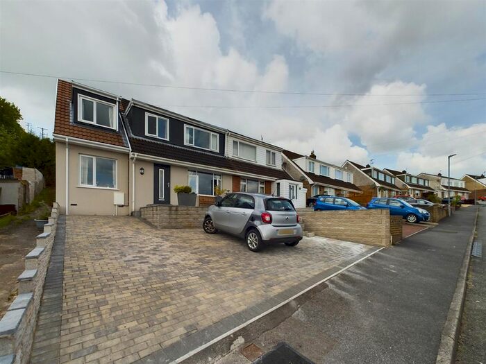 4 Bedroom Semi-Detached House For Sale In Llwynifan, Llangennech, Llanelli, SA14