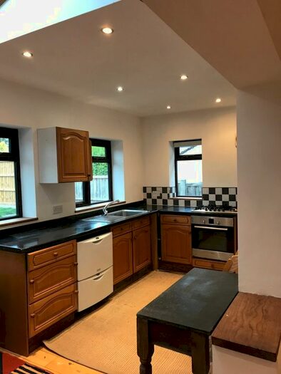 3 Bedroom Semi-Detached House To Rent In Northwick Road, Worcester, Worcestershire WR3