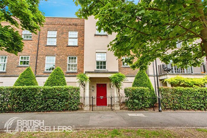 3 Bedroom Flat For Sale In Liverymen Walk, Greenhithe, Kent, DA9