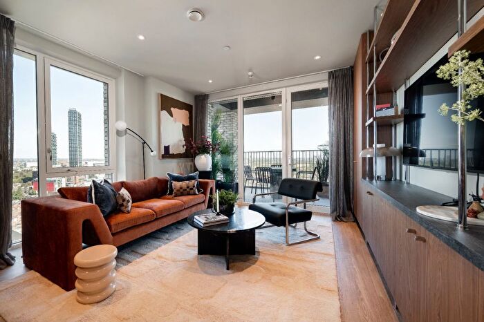 1 Bedroom Flat For Sale In The Aster, Heartwood Boulevard, Acton, W3