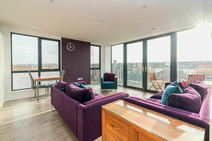 2 Bedroom Flat To Rent In Coal Lane, London, SW9