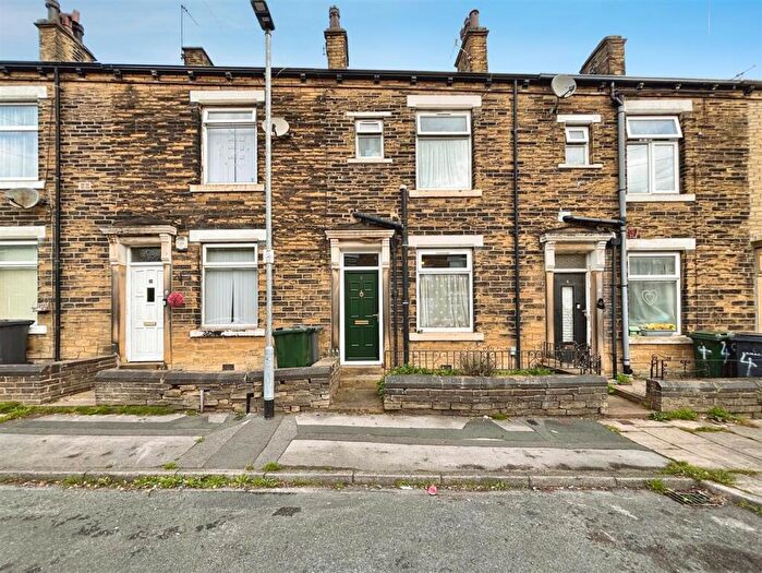 3 Bedroom Terraced House For Sale In Cragg Terrace, Bradford, BD7