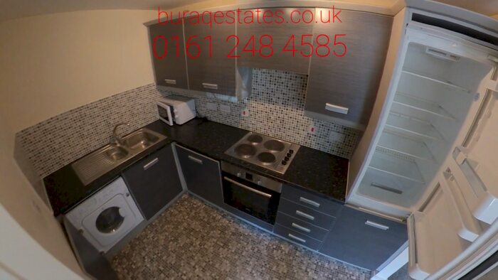 2 Bedroom Flat To Rent In Ladybarn Court, Manchester, M14