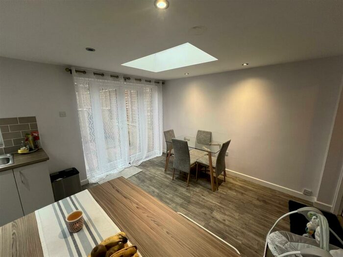 3 Bedroom House To Rent In Apsley Road, Oldbury, West Midlands, B68