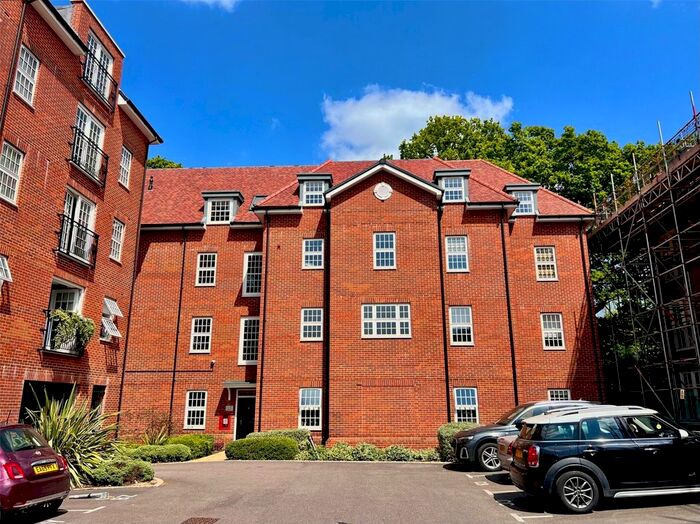 3 Bedroom Flat To Rent In Collison Avenue, Barnet, EN5