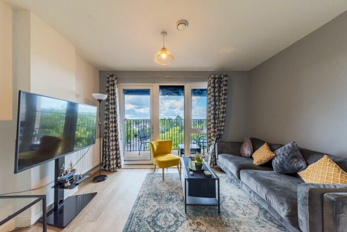 2 Bedroom Flat To Rent In Newall House, Cricklewood Lane, Cricklewood, NW2