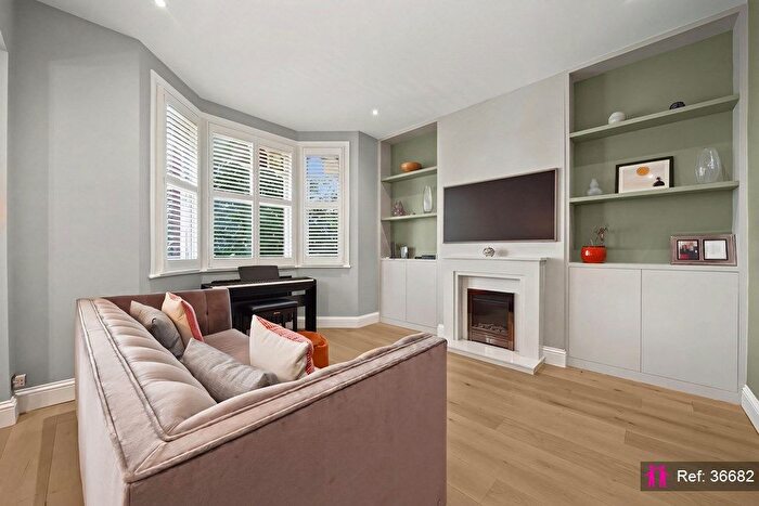 4 Bedroom Maisonette For Sale In Durham Road, London, SW20