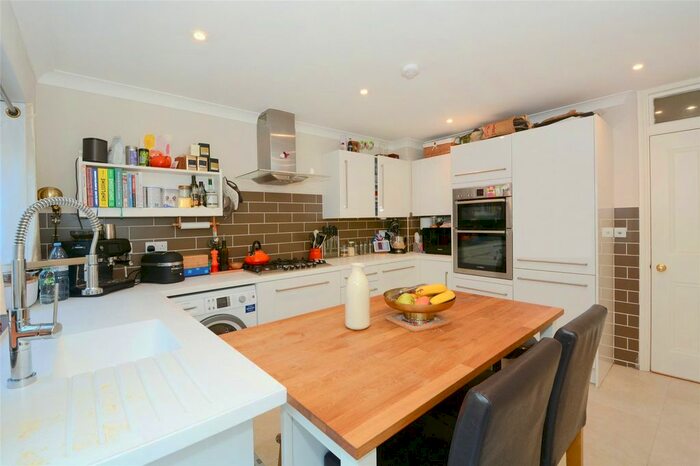 3 Bedroom Terraced House To Rent In Bletsoe Walk, Islington, N1