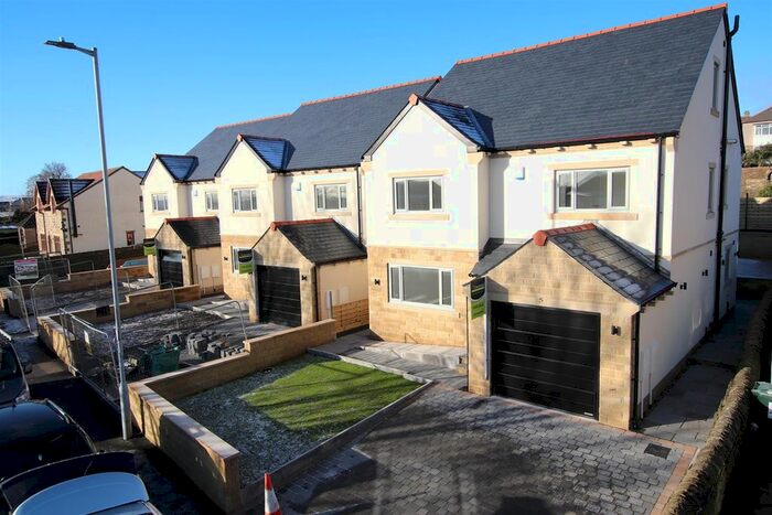 5 Bedroom Detached House To Rent In Westfield Lane, Moorview Villas, Wrose, BD18