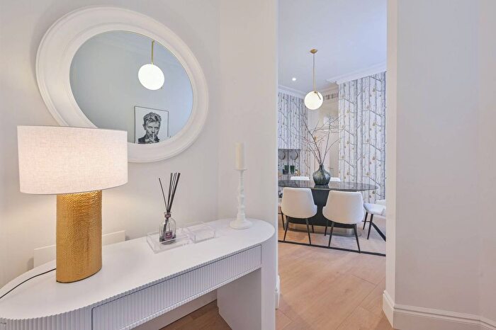 3 Bedroom Flat For Sale In Trebovir Road, Earls Court, London, SW5