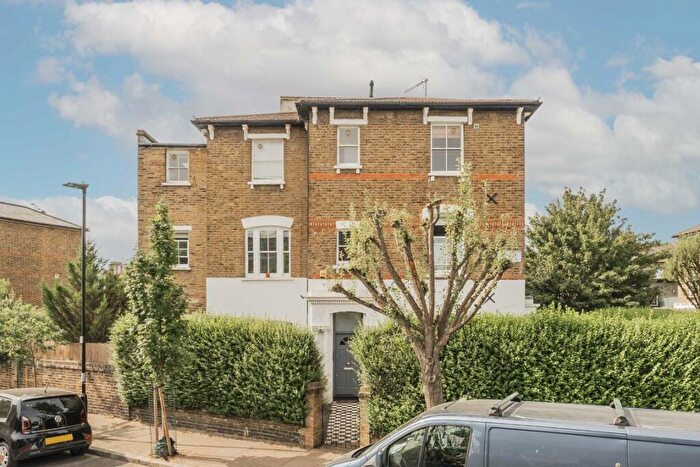 2 Bedroom Flat For Sale In Romilly Road, London, N4