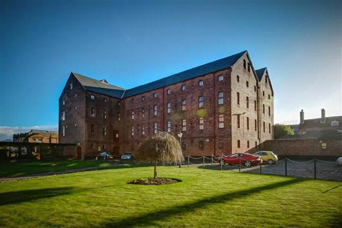 1 Bedroom Apartment To Rent In , Lister Court, High Street, HU1