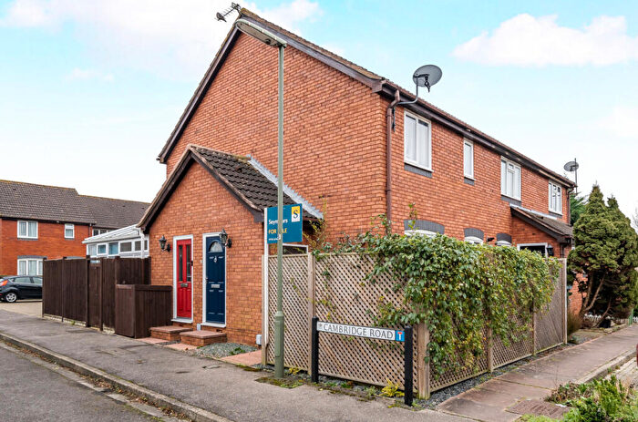 1 Bedroom End Of Terrace House For Sale In Cambridge Road, West Molesey, Surrey, KT8