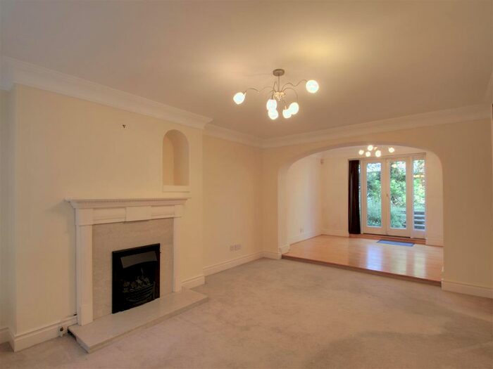 2 Bedroom Flat To Rent In West Hill Road, London, SW18