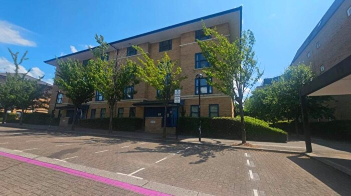 3 Bedroom Apartment To Rent In North Row, Milton Keynes, MK9