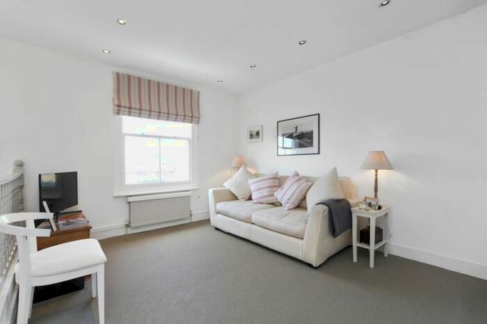 1 Bedroom Flat To Rent In Stanlake Road, London, W12