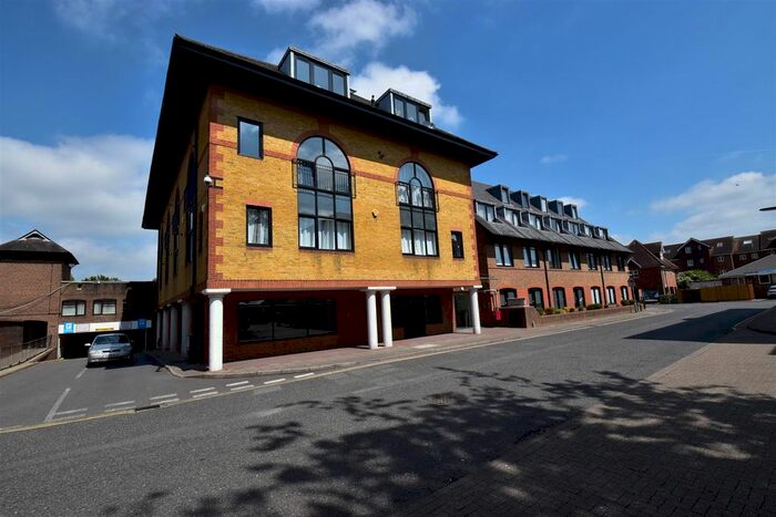 1 Bedroom Flat To Rent In Consort Way, Horley RH6